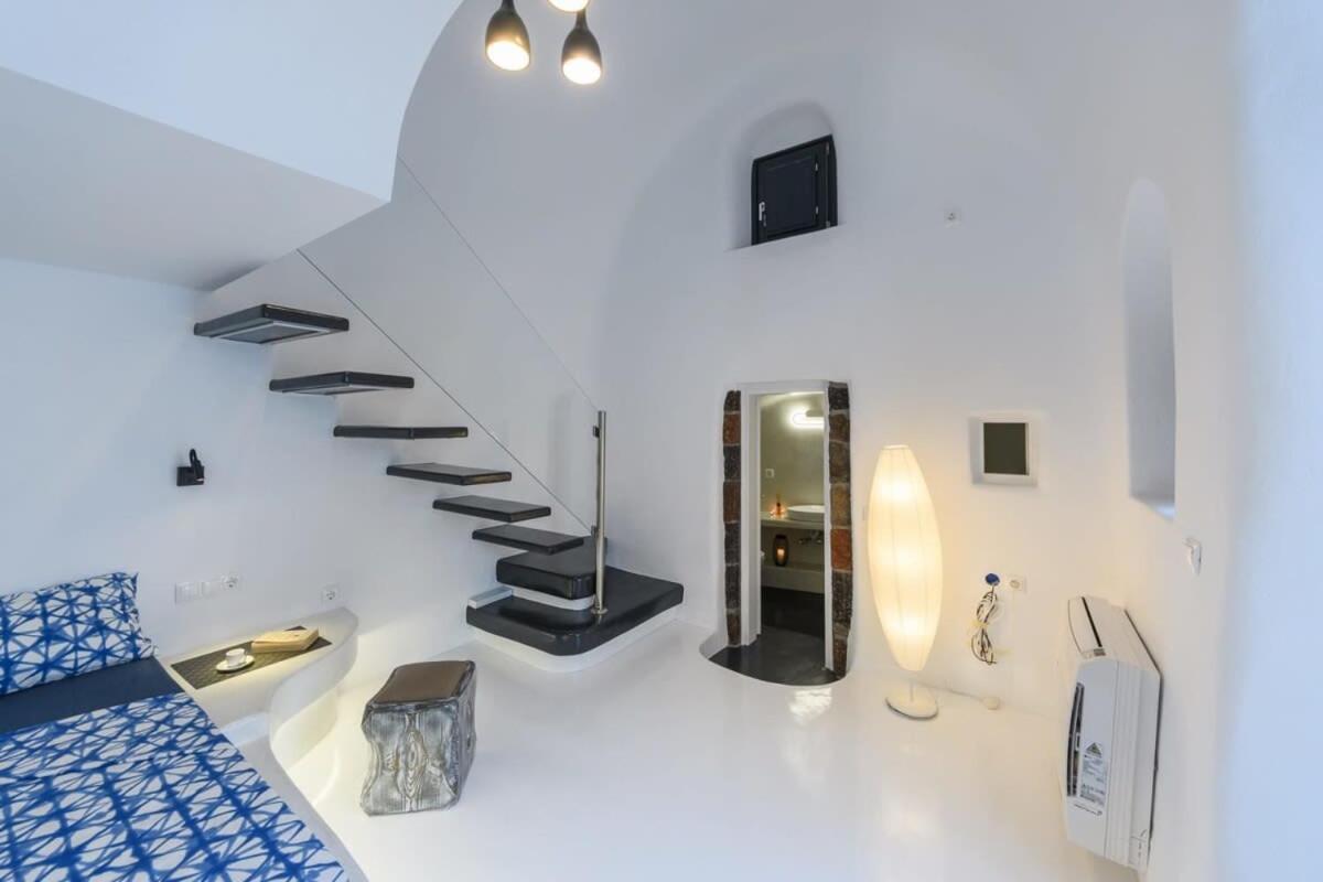 Appartement Santorini Traditional Apt With Private Hot Tub à Fira  Extérieur photo