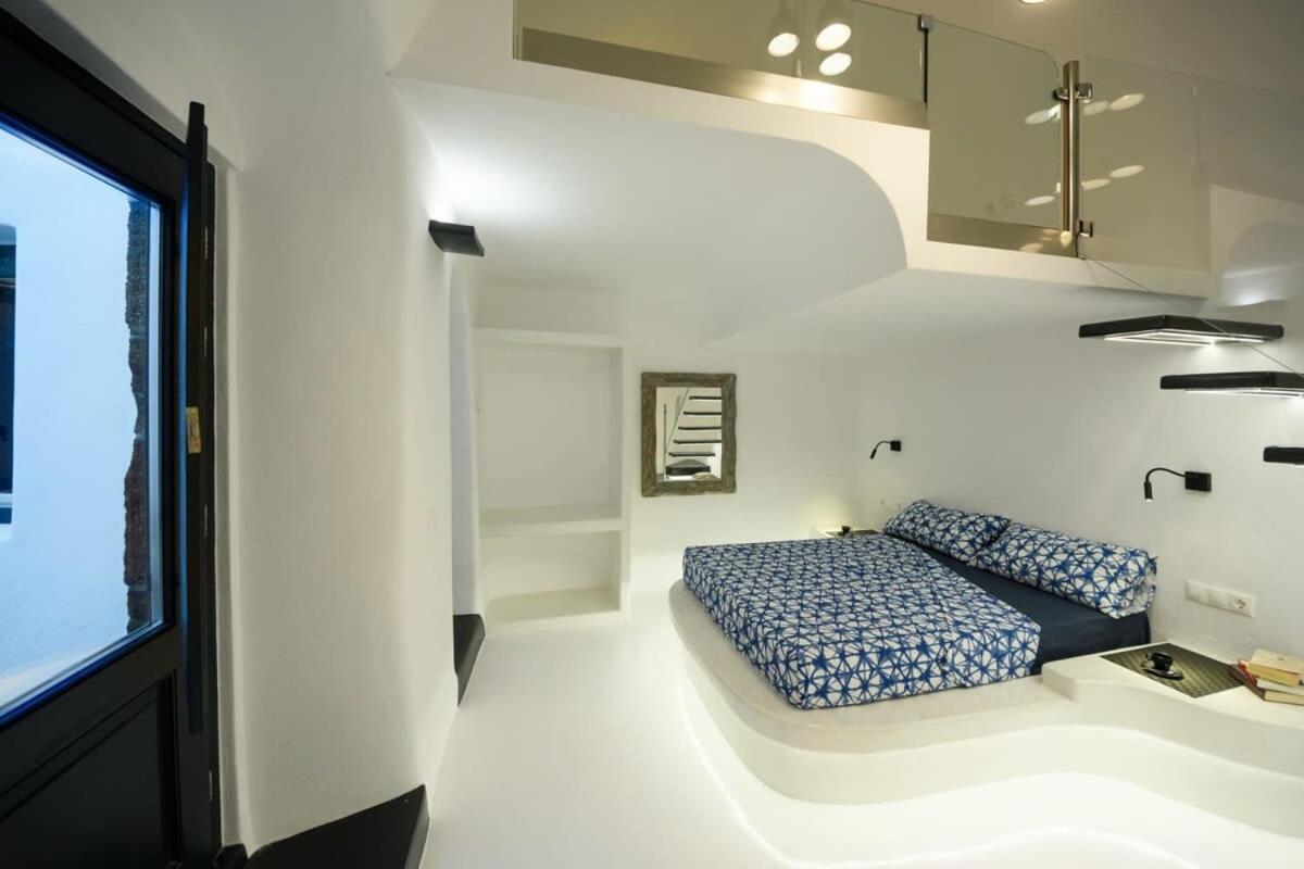 Appartement Santorini Traditional Apt With Private Hot Tub à Fira  Extérieur photo