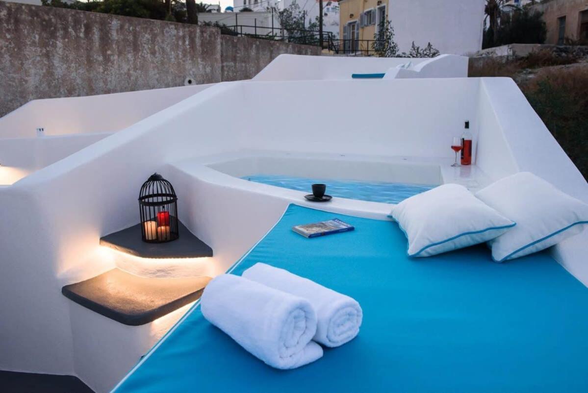 Appartement Santorini Traditional Apt With Private Hot Tub à Fira  Extérieur photo