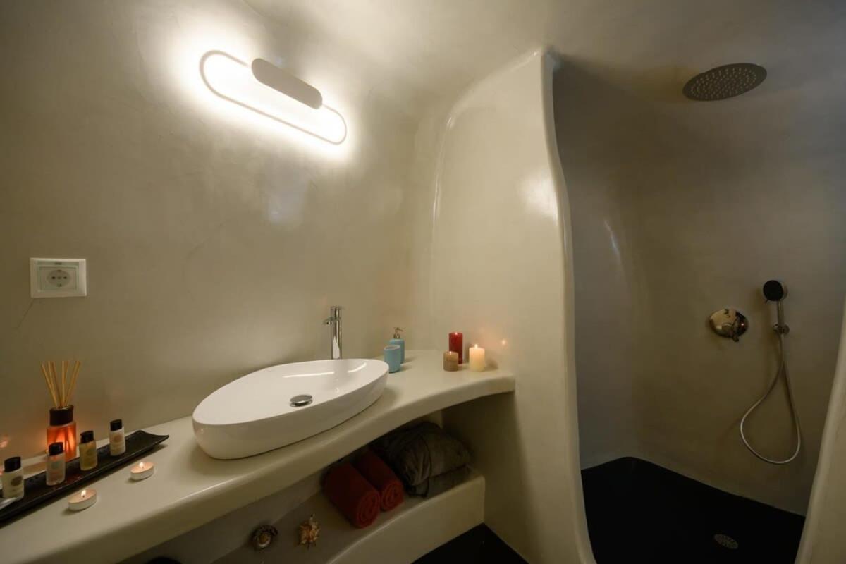 Appartement Santorini Traditional Apt With Private Hot Tub à Fira  Extérieur photo