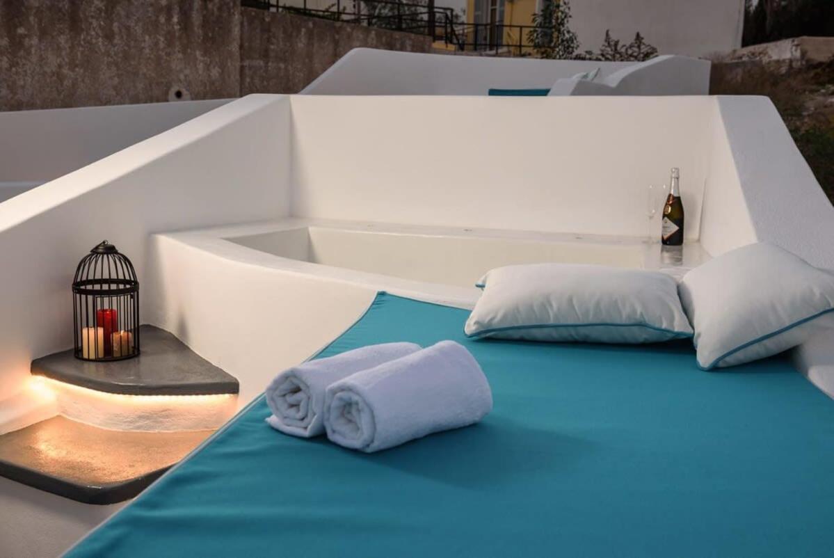 Appartement Santorini Traditional Apt With Private Hot Tub à Fira  Extérieur photo