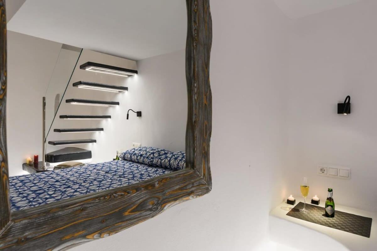 Appartement Santorini Traditional Apt With Private Hot Tub à Fira  Extérieur photo